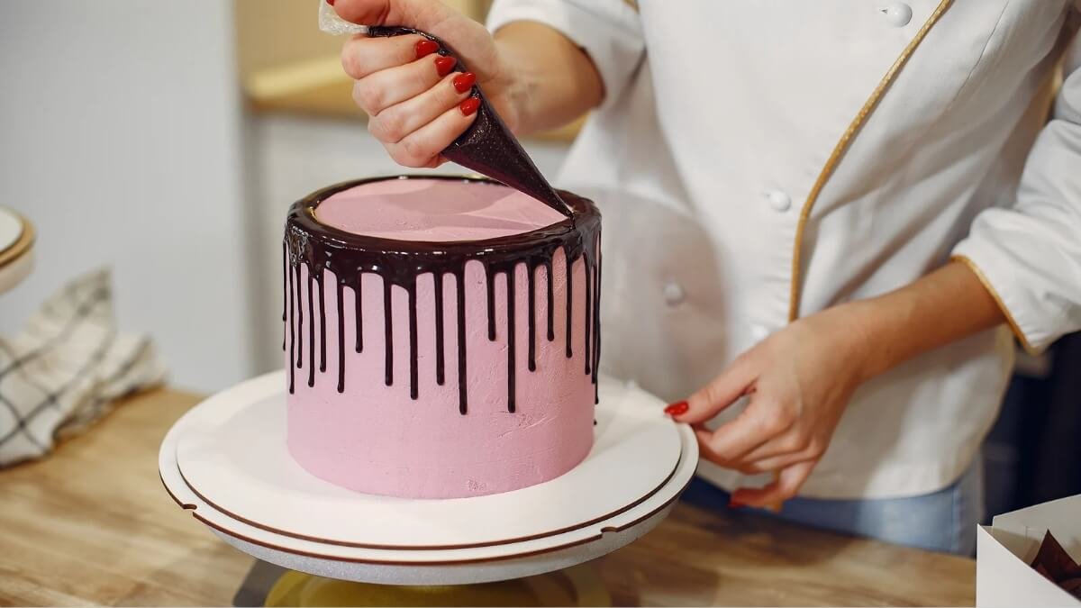 Quer mudar de carreira? Descubra como o curso online de confeitaria pode ser seu novo começo